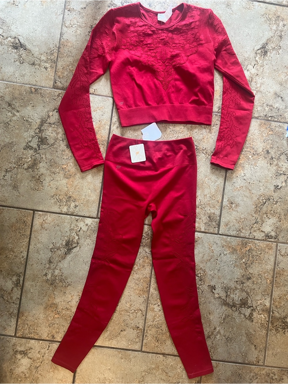 Fabletics Red Seamless Set - Picture 2 of 16